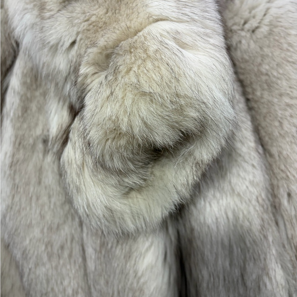 Blue Fox fur coat in good condition - Picture 8 of 15